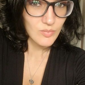 Meet your Posher, Liz